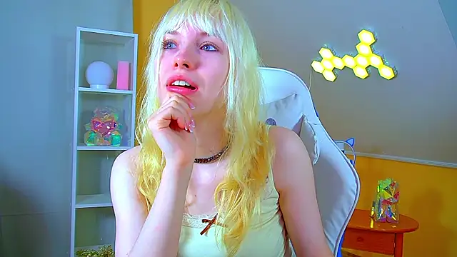 HannahHollis online show from 07-08-26, 06:18