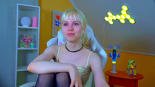 HannahHollis online show from 07-09-26, 06:23