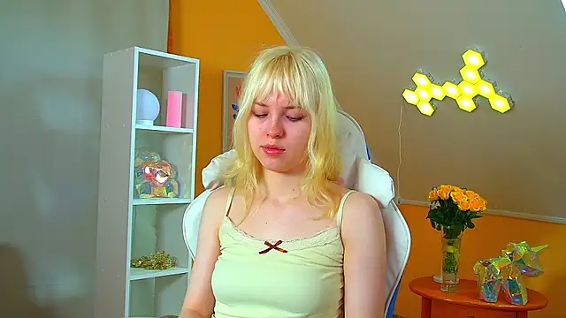 HannahHollis online show from 07-22-26, 06:16