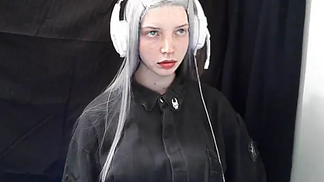 Crimson Lady online show from 05-26-26, 06:04