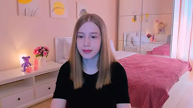 Snapshot of cheeky_chick chatting on 05-20-26, 01:17 cheeky chick online show from 05-20-26, 01:17