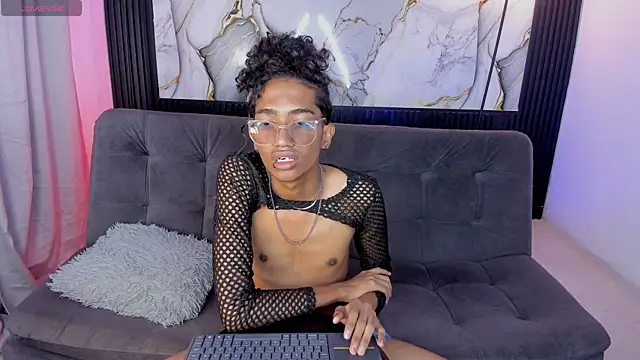 triiangel latinboy online show from 05-23-26, 12:42