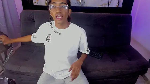 triiangel latinboy online show from 05-30-26, 12:35