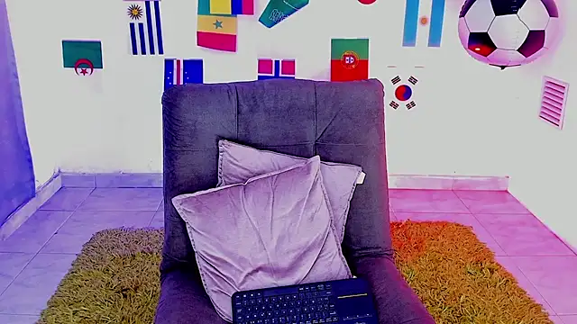triiangel latinboy online show from 07-17-26, 12:23