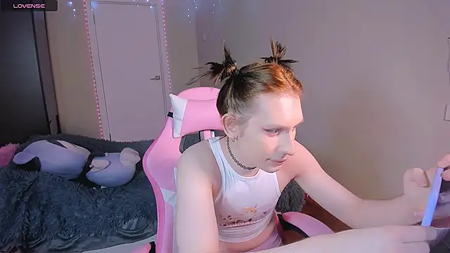 Mikaella Nicole online show from 04-10-26, 08:24