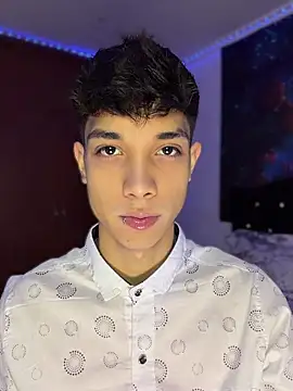 Snapshot of RoughDiamond_ chatting on 04-13-26, 05:35 RoughDiamond online show from 04-13-26, 05:35