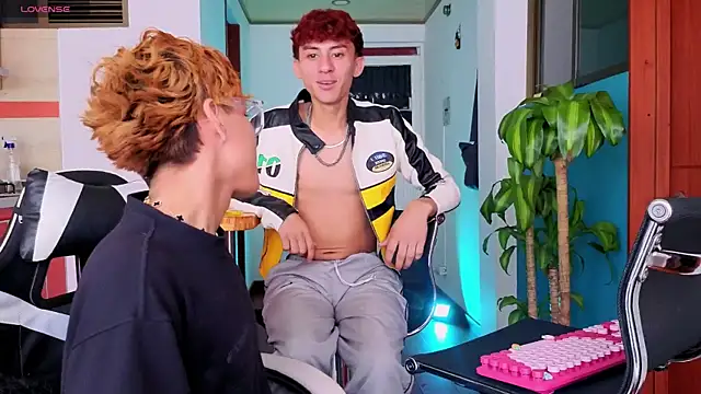 Snapshot of Ryan_y_tony chatting on 04-09-26, 06:46 Ryan y tony online show from 04-09-26, 06:46