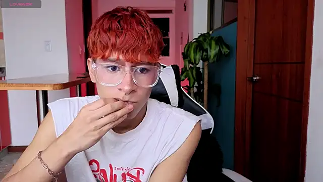 Snapshot of Ryan_y_tony chatting on 04-13-26, 02:11 Ryan y tony online show from 04-13-26, 02:11