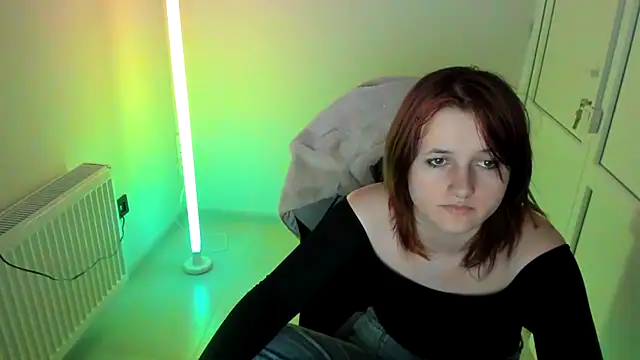 Snapshot of GoldenKiss chatting on 05-10-26, 06:51 GoldenKiss online show from 05-10-26, 06:51