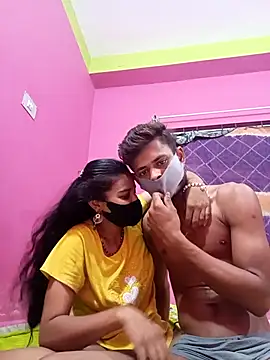 Snapshot of Hot-Couple4 chatting on 04-17-26, 04:54 Hot-Couple4 online show from 04-17-26, 04:54