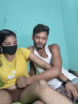 Snapshot of Hot-Couple4 chatting on 05-19-26, 04:35 Hot-Couple4 online show from 05-19-26, 04:35