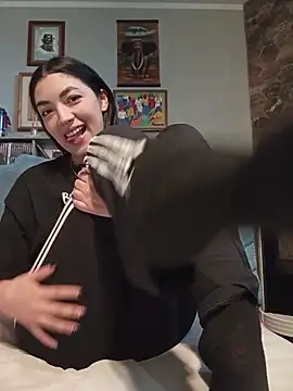 Snapshot of thailycupcake chatting on 04-14-26, 01:17 thailycupcake online show from 04-14-26, 01:17