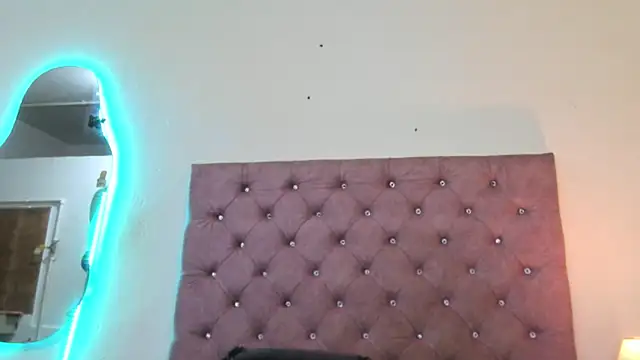 laurenlaine online show from 05-21-26, 04:03