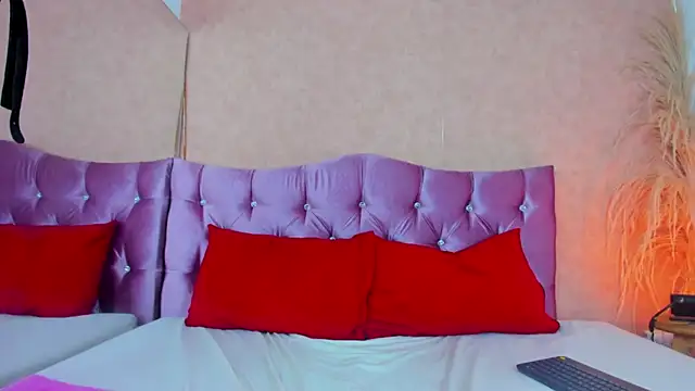 MIIA JHONS online show from 04-29-26, 05:06