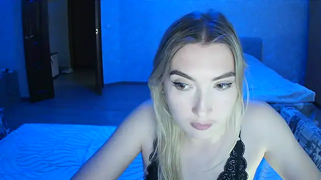 Snapshot of Mira_royy chatting on 06-17-26, 04:30 Mira royy online show from 06-17-26, 04:30