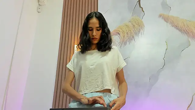 AntonellaRossi os online show from 04-15-26, 11:05