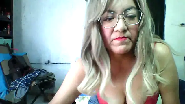 Snapshot of Mich76 chatting on 04-24-26, 05:26 Mich76 online show from 04-24-26, 05:26