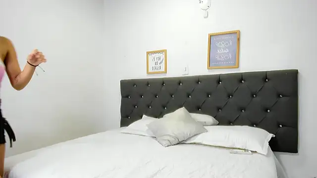 Snapshot of Isabella-Rose1 chatting on 04-13-26, 08:14 Isabella-Rose1 online show from 04-13-26, 08:14