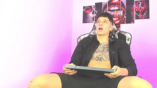 eithan boy  online show from 06-28-26, 12:00