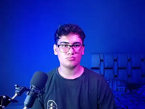 Snapshot of Andruetxx chatting on 04-13-26, 12:49 Andruetxx online show from 04-13-26, 12:49