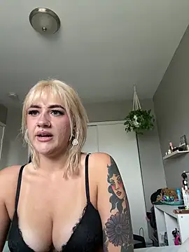 BettyBadNews online show from 05-06-26, 04:01