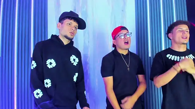 Snapshot of The_King_Swit chatting on 04-15-26, 08:31 The King Swit online show from 04-15-26, 08:31