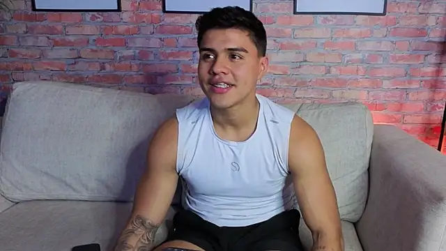 AARON SKYLON online show from 04-21-26, 02:51