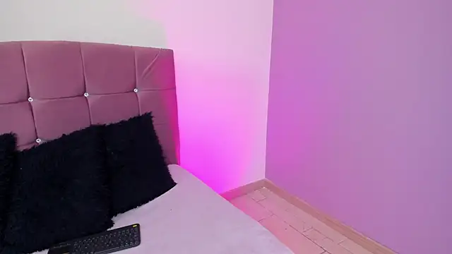Snapshot of Flor_pink chatting on 04-24-26, 03:42 Flor pink online show from 04-24-26, 03:42