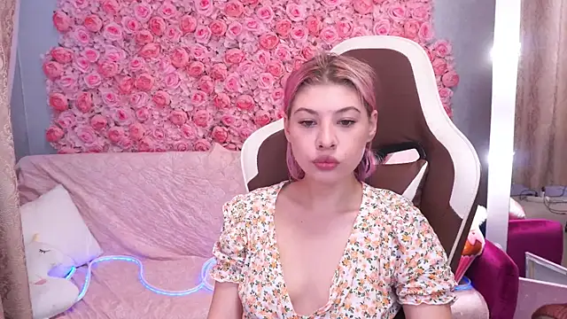 PinkyTrix online show from 06-02-26, 05:42