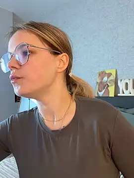 KimEvanss online show from 06-03-26, 05:43