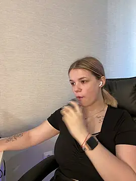 KimEvanss online show from 07-04-26, 05:02