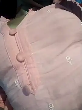 Snapshot of 143hotgirl chatting on 04-15-26, 04:58 143hotgirl online show from 04-15-26, 04:58