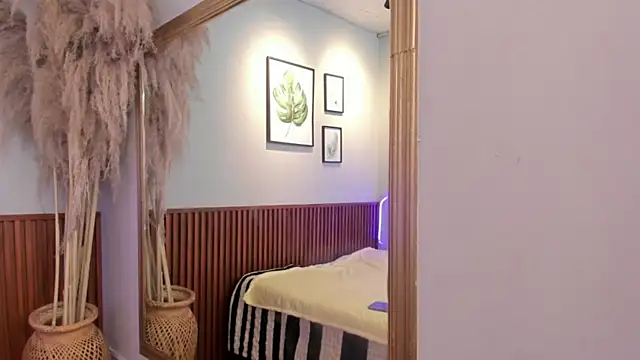 AMBERBENELLI online show from 04-16-26, 07:31