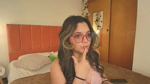Shadya  online show from 05-01-26, 03:11