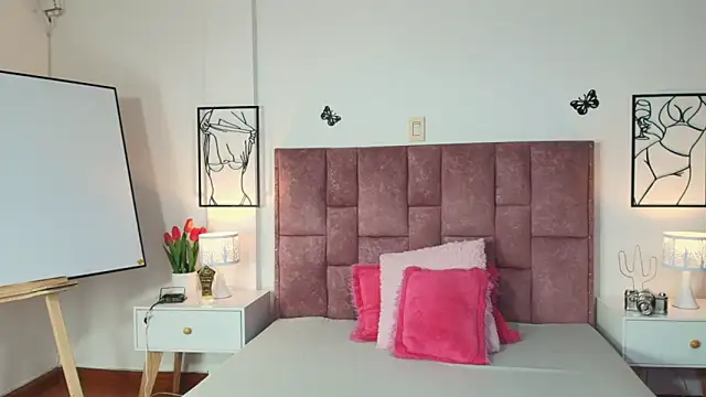 SophiaConor1 online show from 04-17-26, 07:28