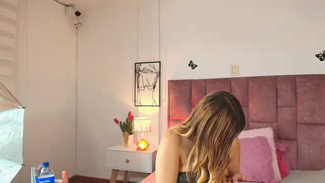 SophiaConor1 online show from 04-18-26, 06:56