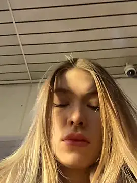 Snapshot of Risky_Mia69 chatting on 04-15-26, 04:58 Risky Mia69 online show from 04-15-26, 04:58