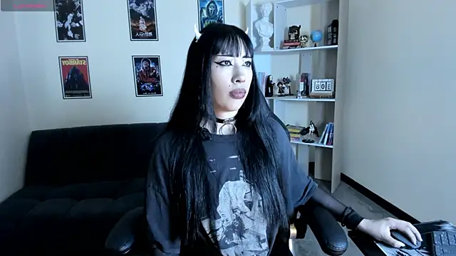 Snapshot of Ravenelle_ chatting on 07-12-26, 09:17 Ravenelle online show from 07-12-26, 09:17