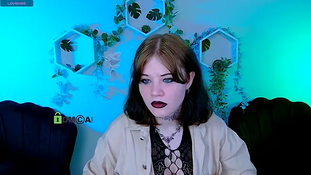 nikki kiss  online show from 06-12-26, 08:35