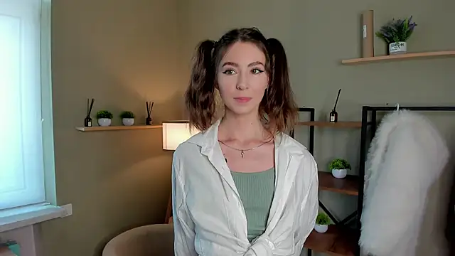 Peaches Peaches online show from 05-18-26, 10:43