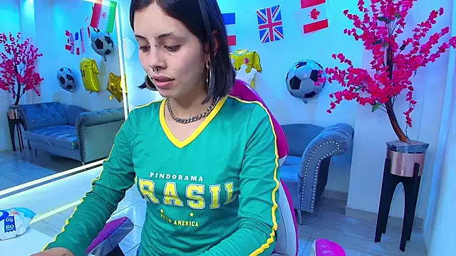 Snapshot of Patme_queen chatting on 06-16-26, 07:27 Patme queen online show from 06-16-26, 07:27