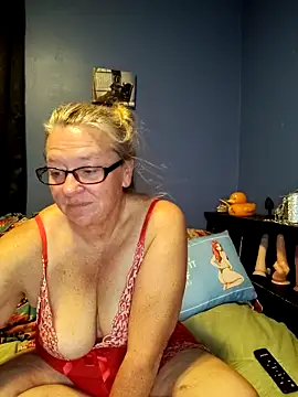 Snapshot of RavensLove chatting on 05-20-26, 12:28 RavensLove online show from 05-20-26, 12:28