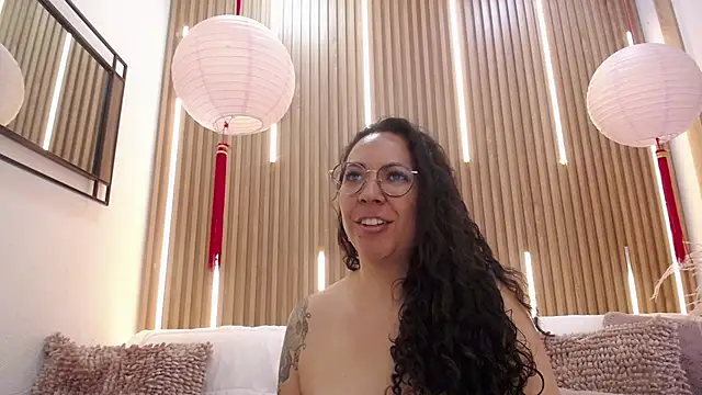 Snapshot of Velvet_Curly chatting on 05-28-26, 12:35 Velvet Curly online show from 05-28-26, 12:35