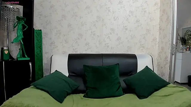 Snapshot of FemCupid chatting on 05-20-26, 04:51 FemCupid online show from 05-20-26, 04:51