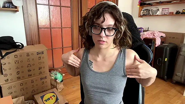 PillowPeachX online show from 05-18-26, 10:10