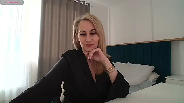 AdellynRose online show from 05-19-26, 04:24