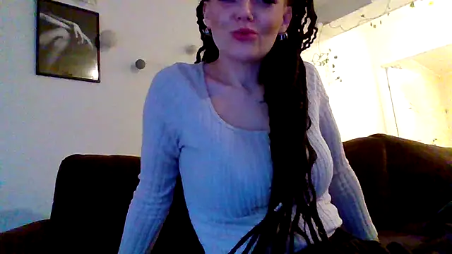 Snapshot of shyhornymommy chatting on 04-21-26, 05:50 shyhornymommy online show from 04-21-26, 05:50