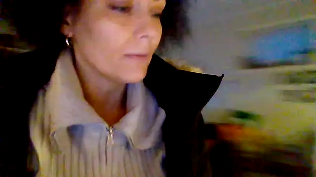 Snapshot of shyhornymommy chatting on 04-26-26, 08:50 shyhornymommy online show from 04-26-26, 08:50