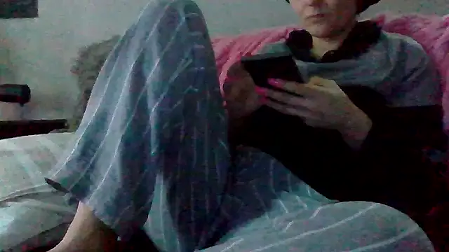 Snapshot of shyhornymommy chatting on 04-28-26, 03:11 shyhornymommy online show from 04-28-26, 03:11