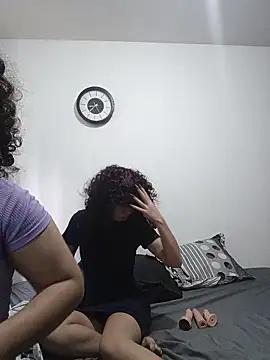 Chloe and Violeta online show from 04-25-26, 08:17